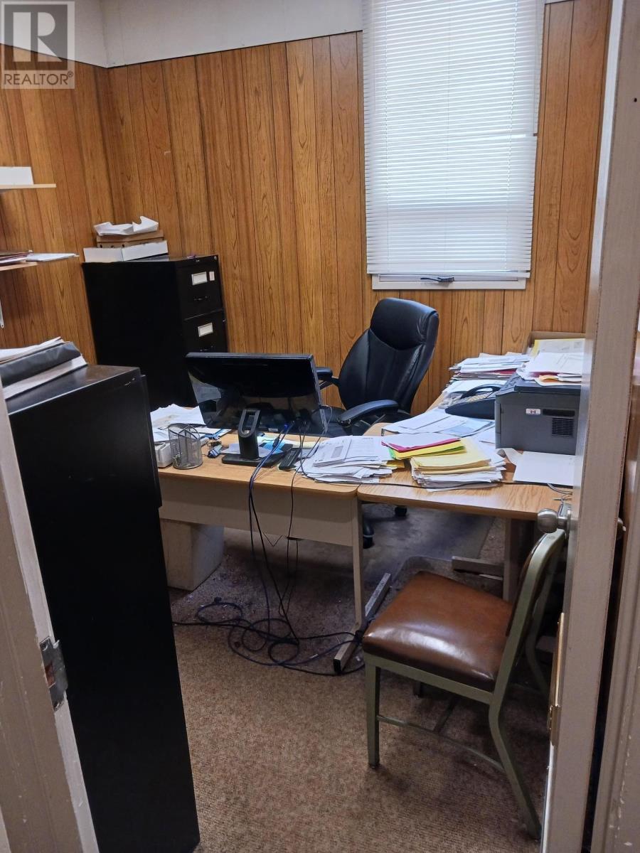 1 & 2 1111 Victoria Ave E, Thunder Bay, Ontario  P7C 1G7 - Photo 2 - TB252516