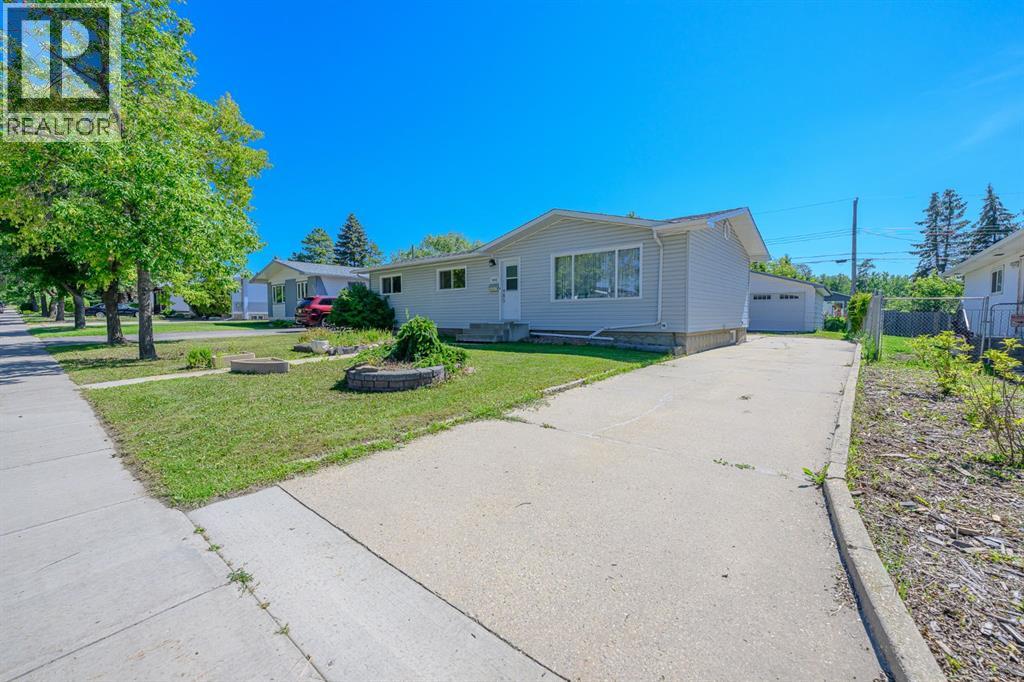 Property at 9653 113 Avenue image 2