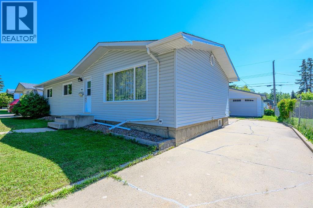 Property at 9653 113 Avenue image 3
