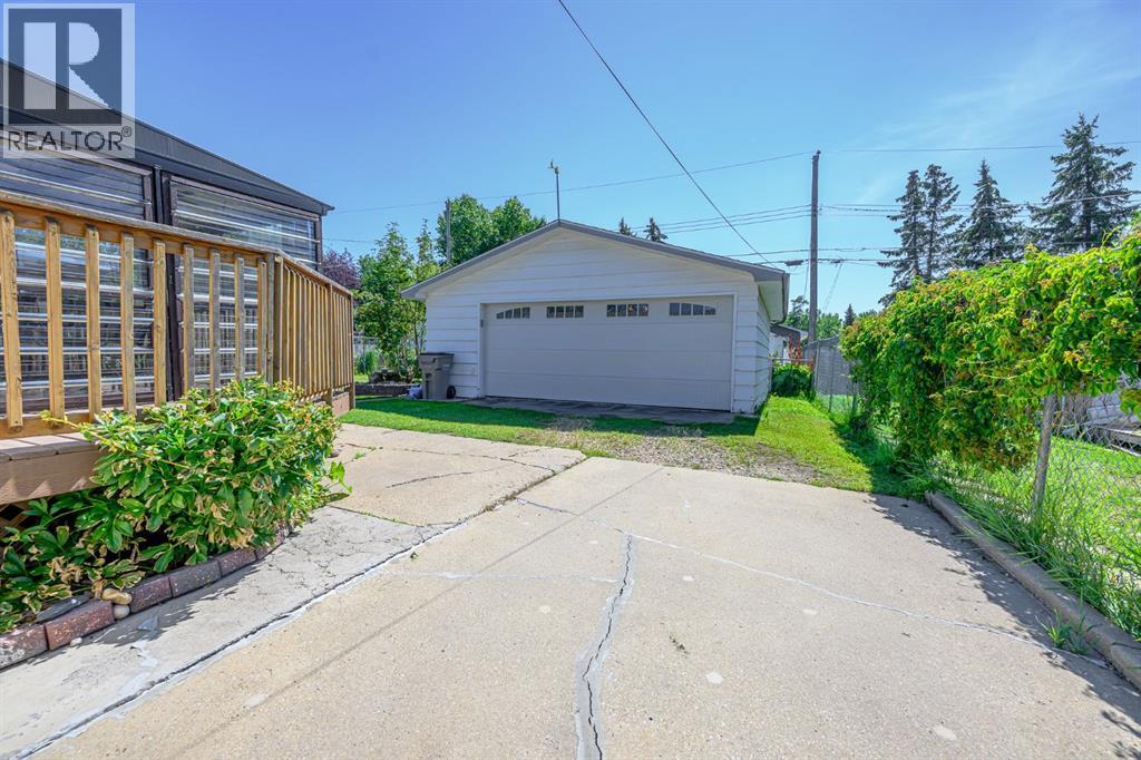 Property at 9653 113 Avenue image 4