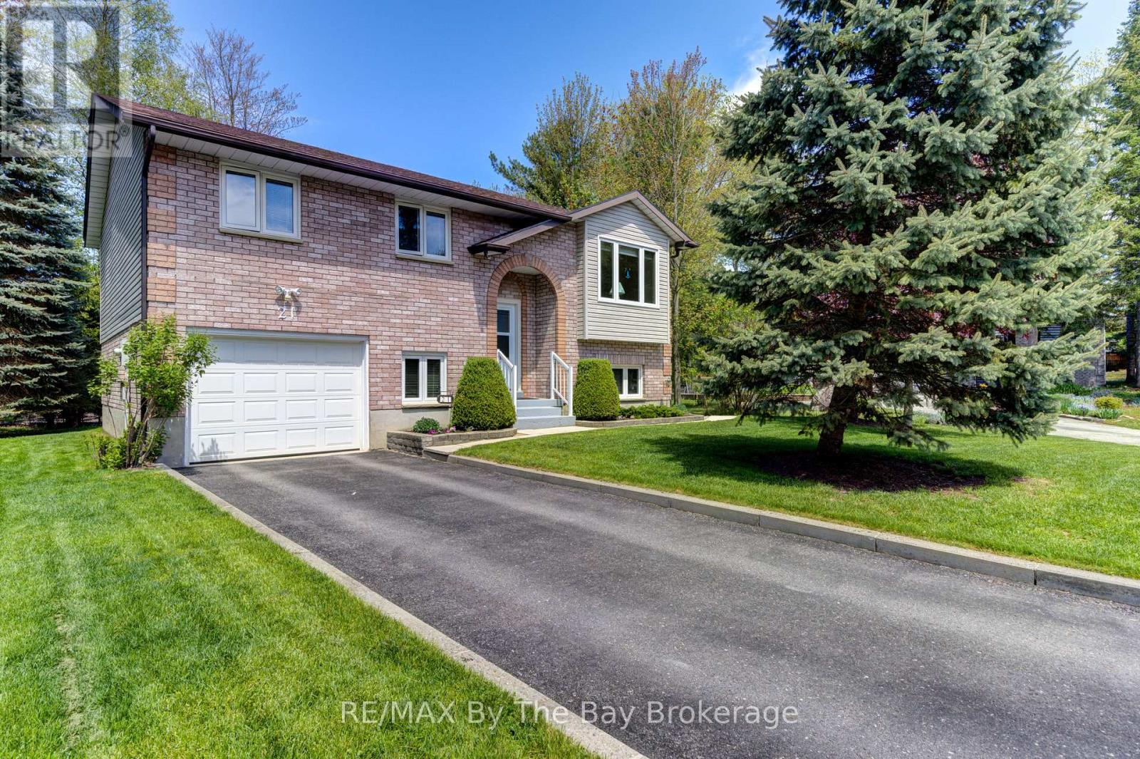 21 PORTUGAL PATH, Wasaga Beach, Ontario