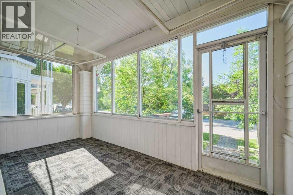 Property at 322 9 Avenue NE image 3