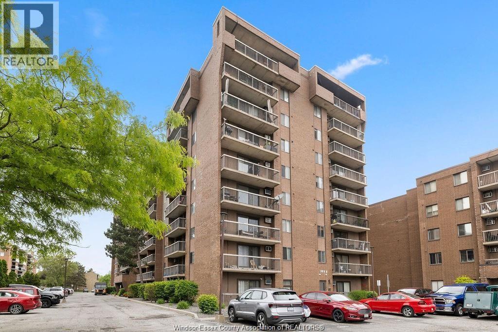 Property at 3936 WYANDOTTE STREET East Unit# 906 image 3