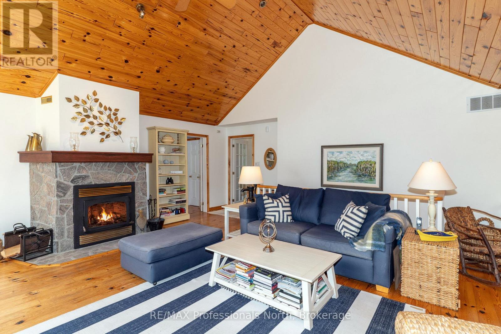 1140 Seabreeze Road, Lake Of Bays, Ontario  P0A 1H0 - Photo 15 - X12344026