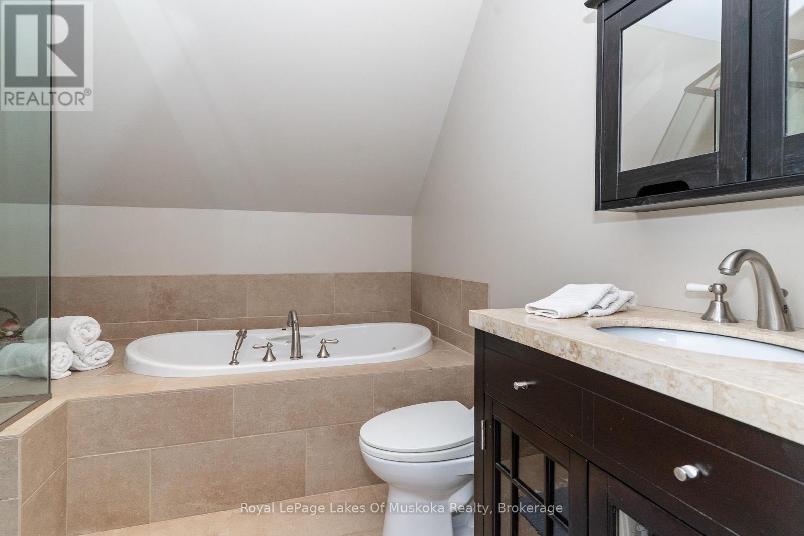 210&230 Revell Street, Gravenhurst, Ontario  P1P 0E3 - Photo 25 - X12344107