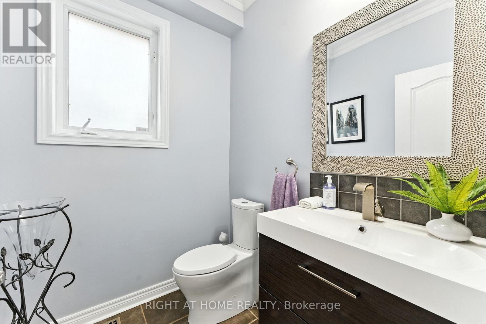 2465 Whistling Springs Crescent, Oakville, Ontario  L6M 5G4 - Photo 15 - W12343944