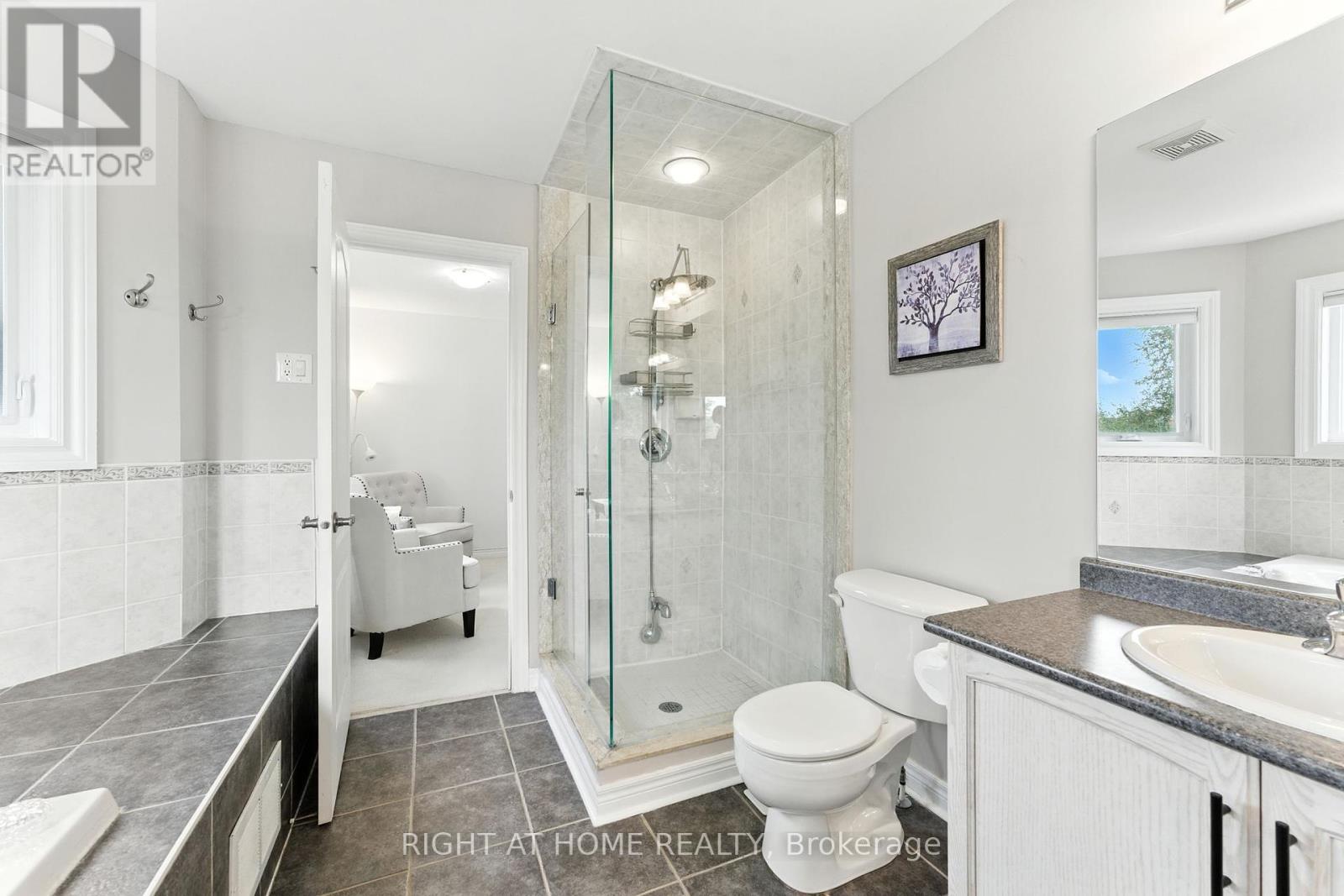 2465 Whistling Springs Crescent, Oakville, Ontario  L6M 5G4 - Photo 19 - W12343944