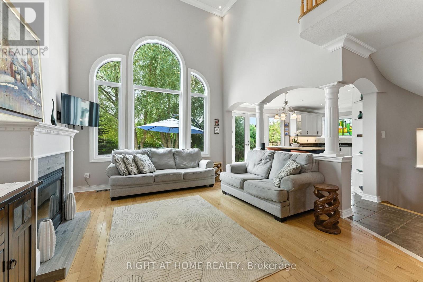 2465 Whistling Springs Crescent, Oakville, Ontario  L6M 5G4 - Photo 9 - W12343944