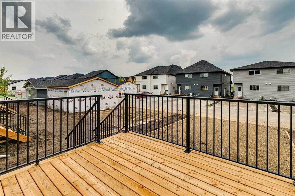 Property at 632 Buffaloberry Manor SE image 4