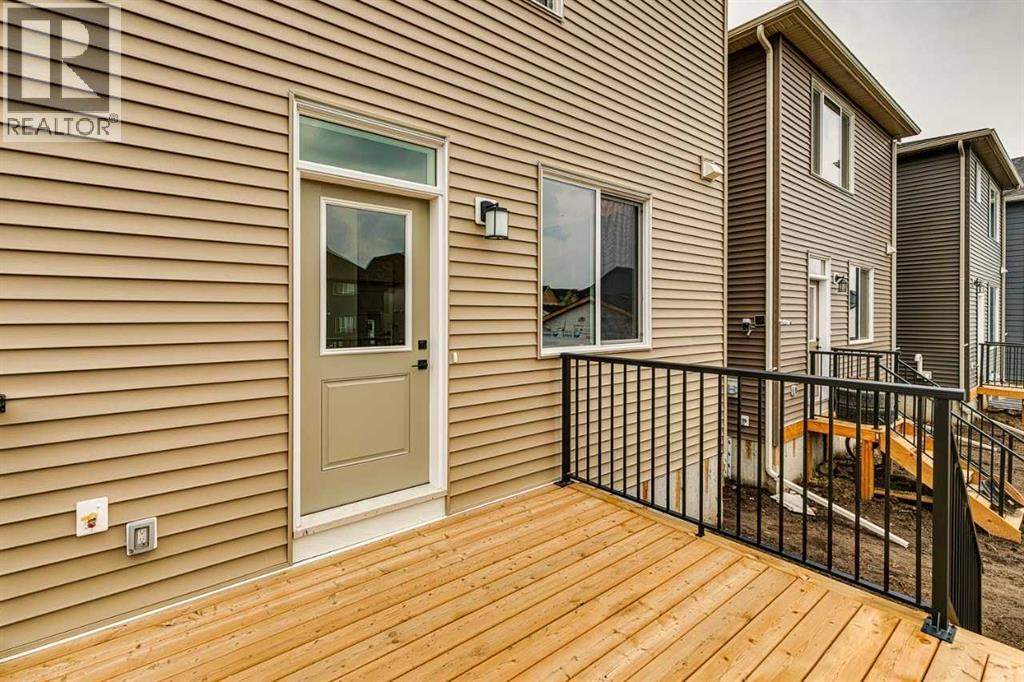 Property at 632 Buffaloberry Manor SE image 3