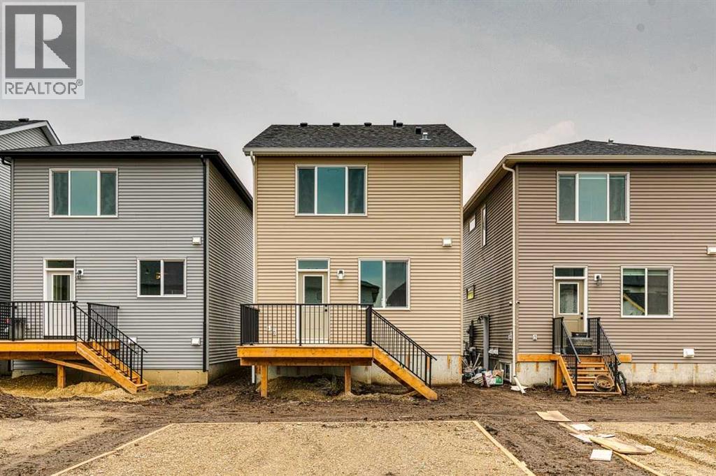 Property at 632 Buffaloberry Manor SE image 2