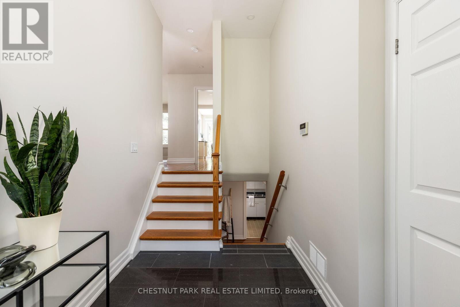 Property at 75 PAPERBIRCH DRIVE image 3