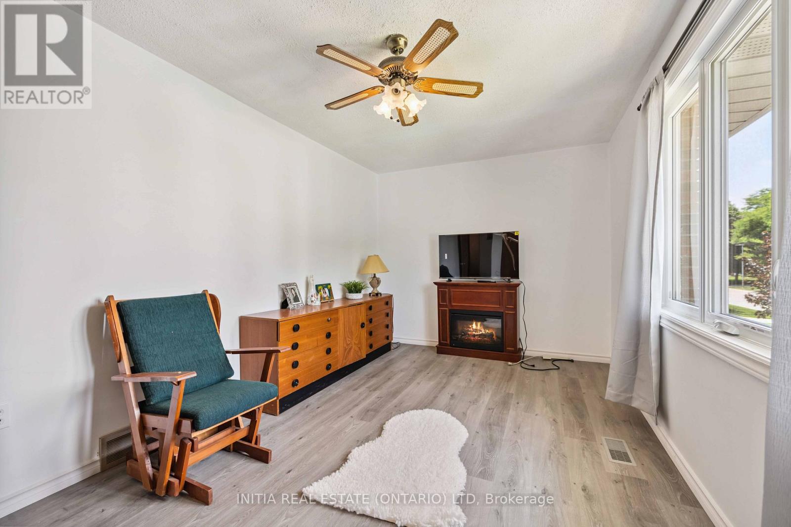 106 Hastings Crescent E, Sarnia, Ontario  N7S 5K5 - Photo 9 - X12344237