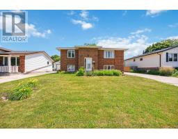 106 HASTINGS CRESCENT E, Sarnia, Ontario