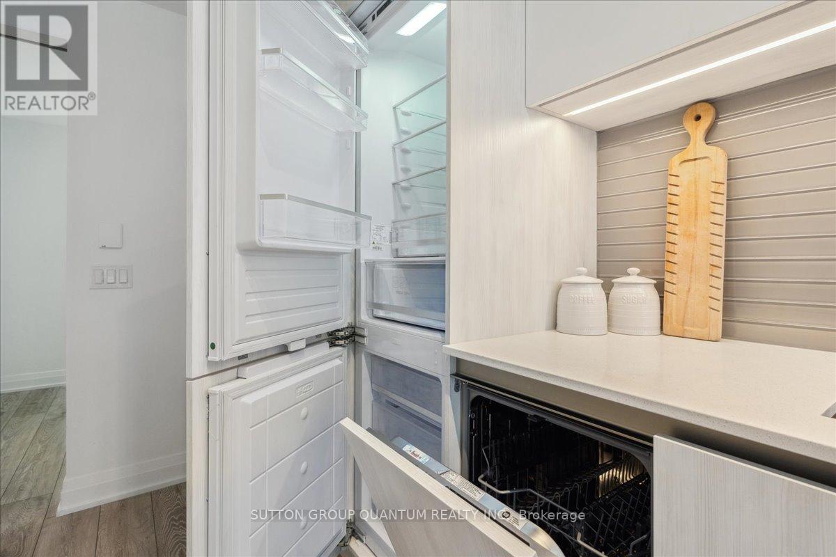 315 - 21 Park Street E, Mississauga, Ontario  L5G 0C2 - Photo 14 - W12344081