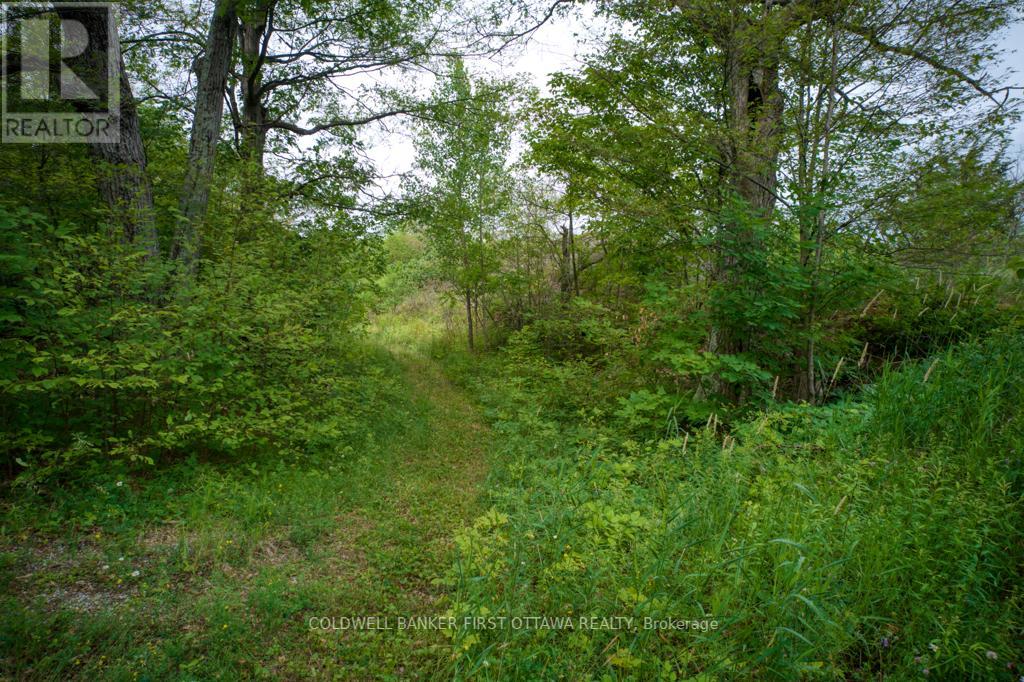 16 Grey Owl Road, Frontenac, Ontario  K0H 2B0 - Photo 10 - X12344281