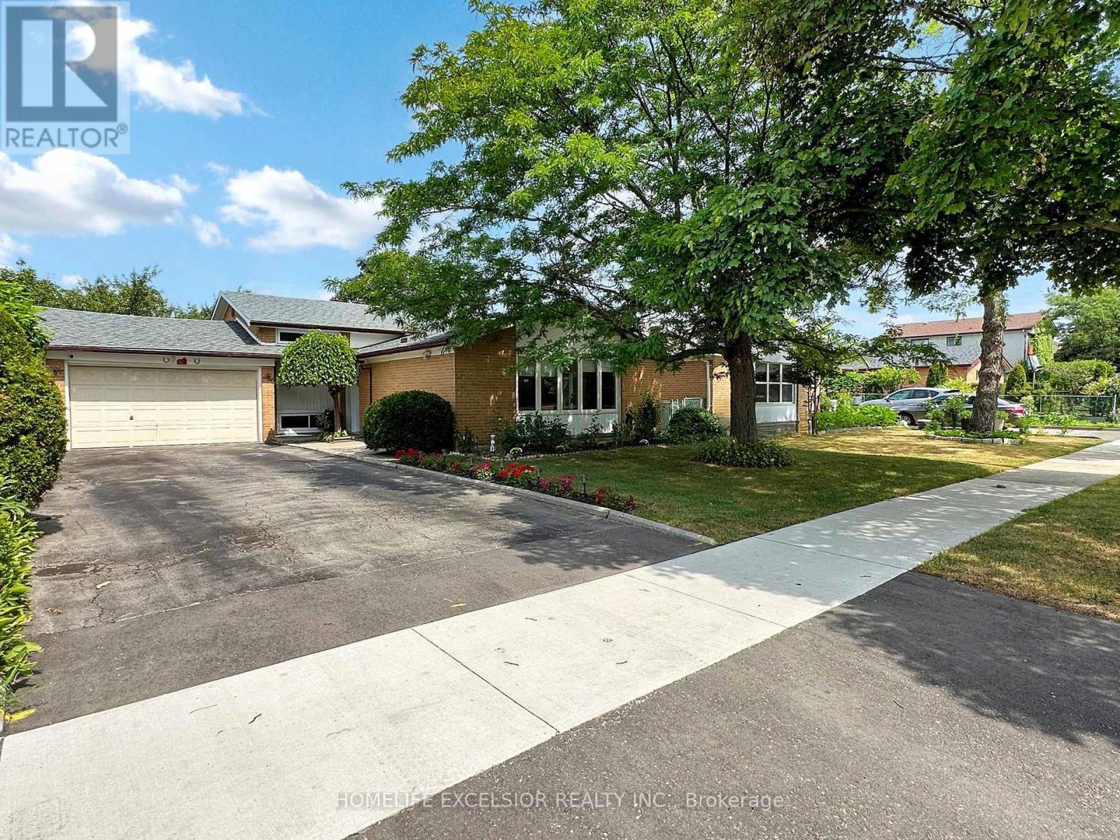 26 JOHN GARLAND BOULEVARD, Toronto, Ontario