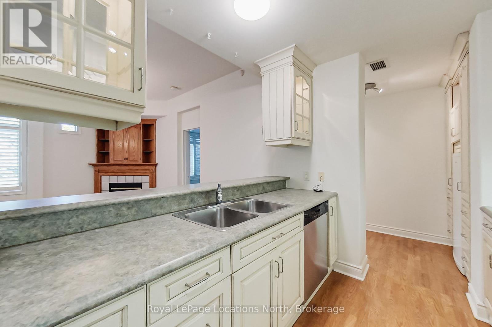 104 - 10 Bay Street E, Blue Mountains, Ontario  N0H 2P0 - Photo 14 - X12344007