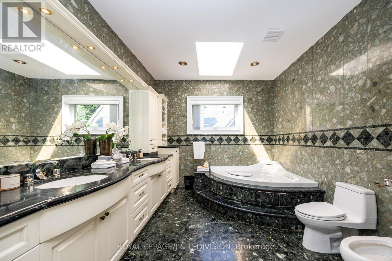 1 Knightswood Road, Toronto, Ontario  M4N 2G9 - Photo 26 - C12300825