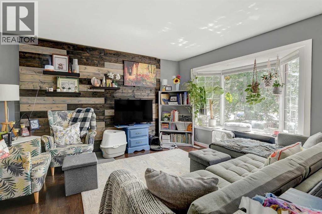 Property at 9648 108 Avenue image 3