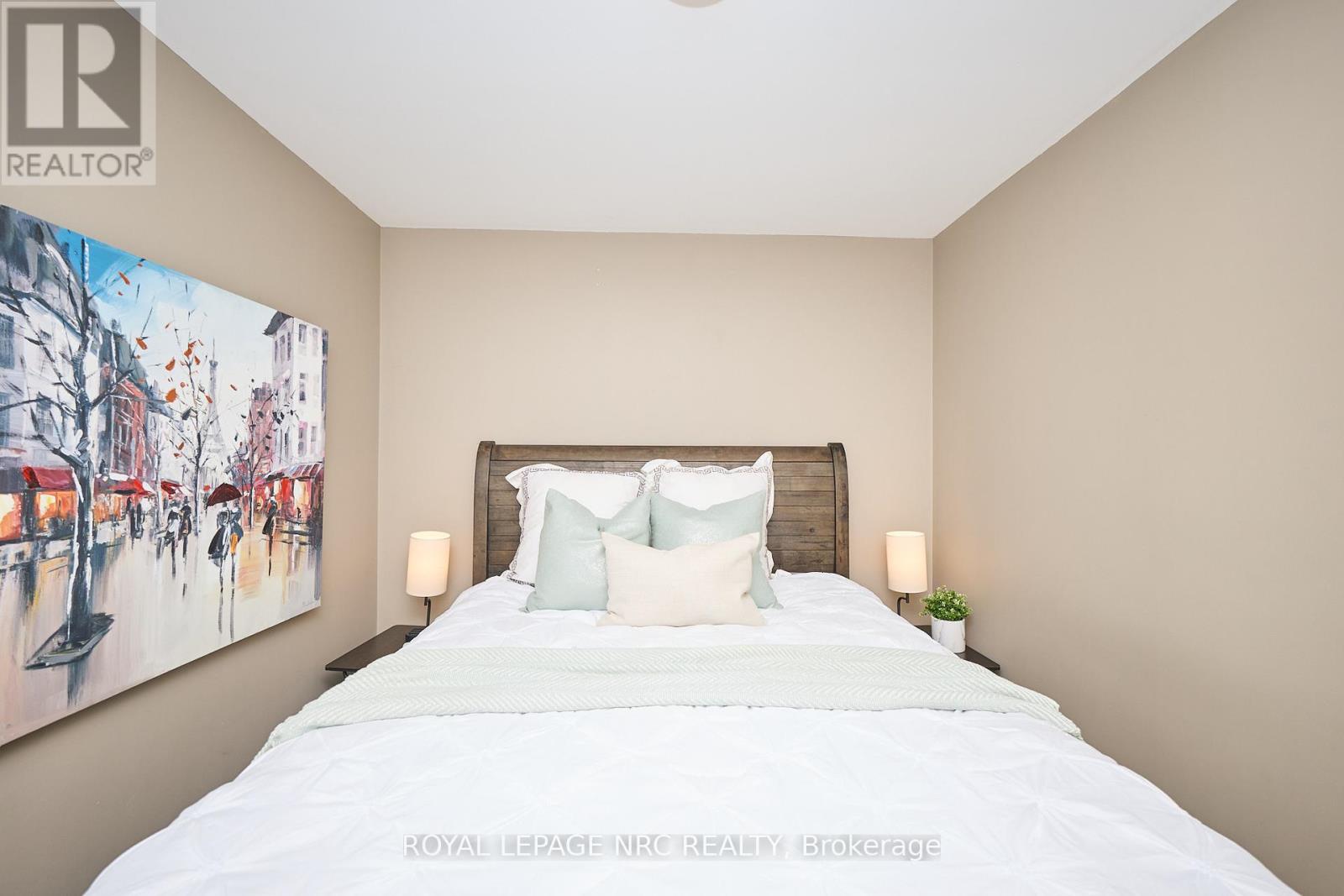 8 Woodburn Avenue, St. Catharines, Ontario  L2P 2W7 - Photo 12 - X12344340