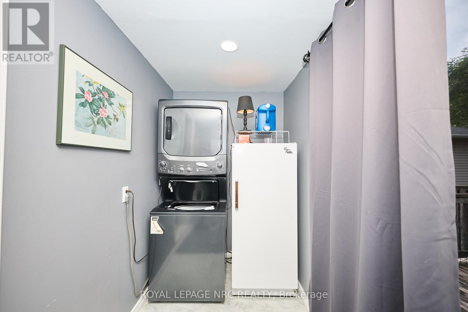 8 Woodburn Avenue, St. Catharines, Ontario  L2P 2W7 - Photo 16 - X12344340