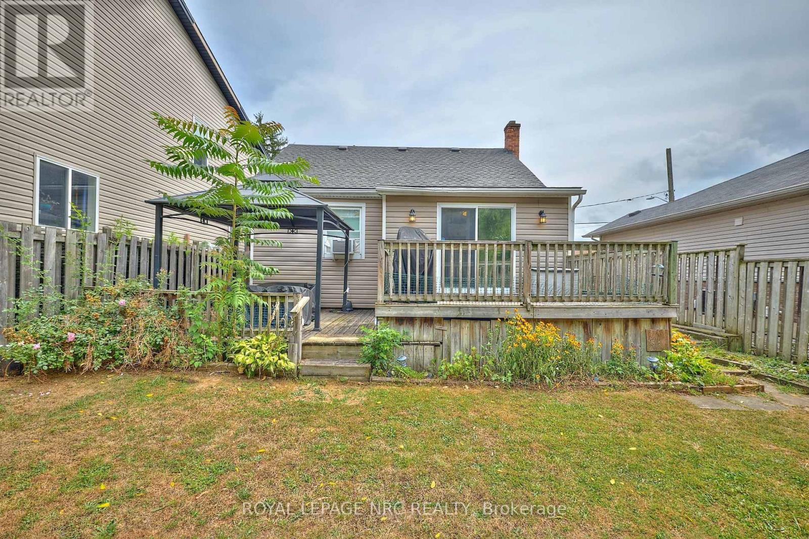 8 Woodburn Avenue, St. Catharines, Ontario  L2P 2W7 - Photo 18 - X12344340