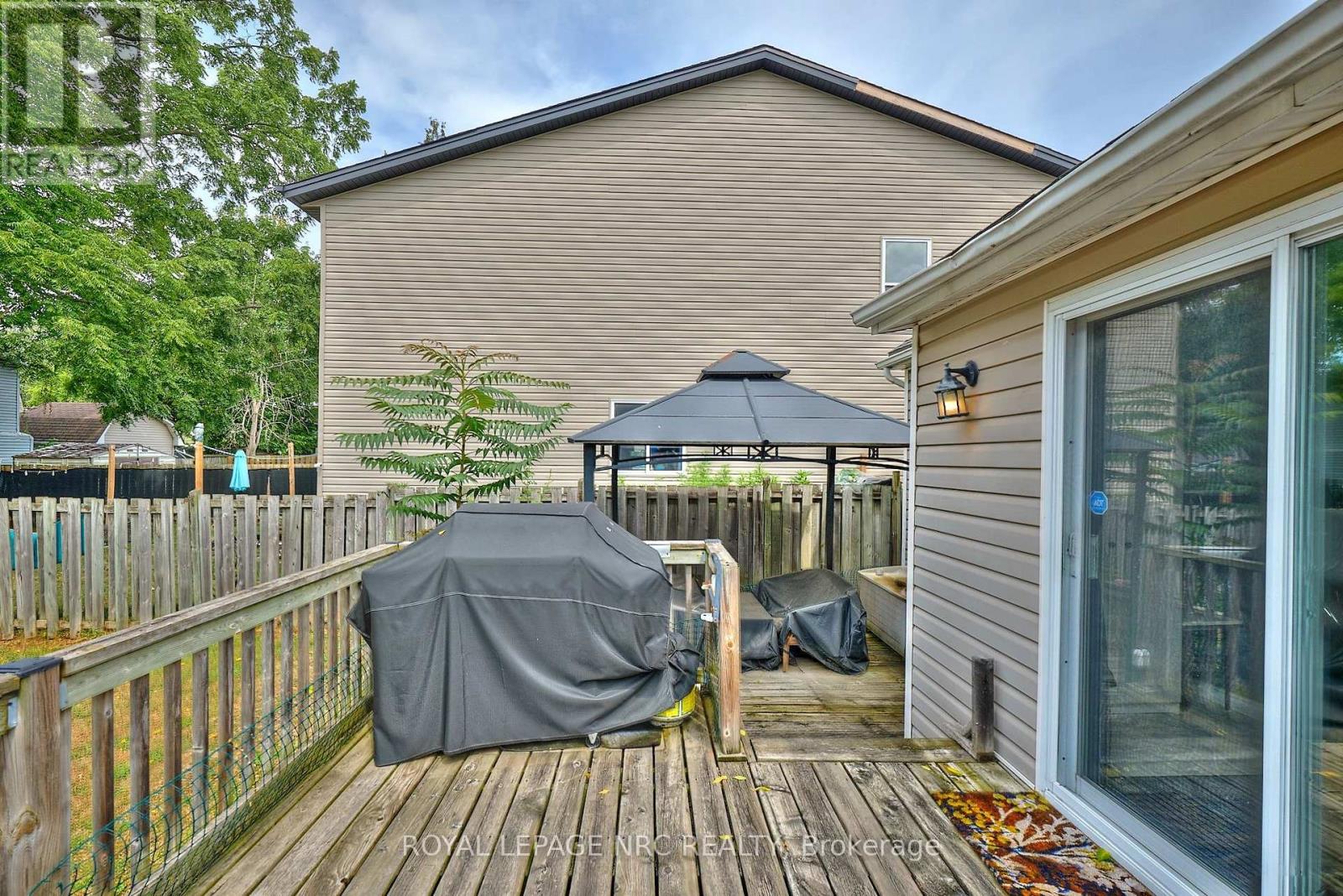8 Woodburn Avenue, St. Catharines, Ontario  L2P 2W7 - Photo 19 - X12344340