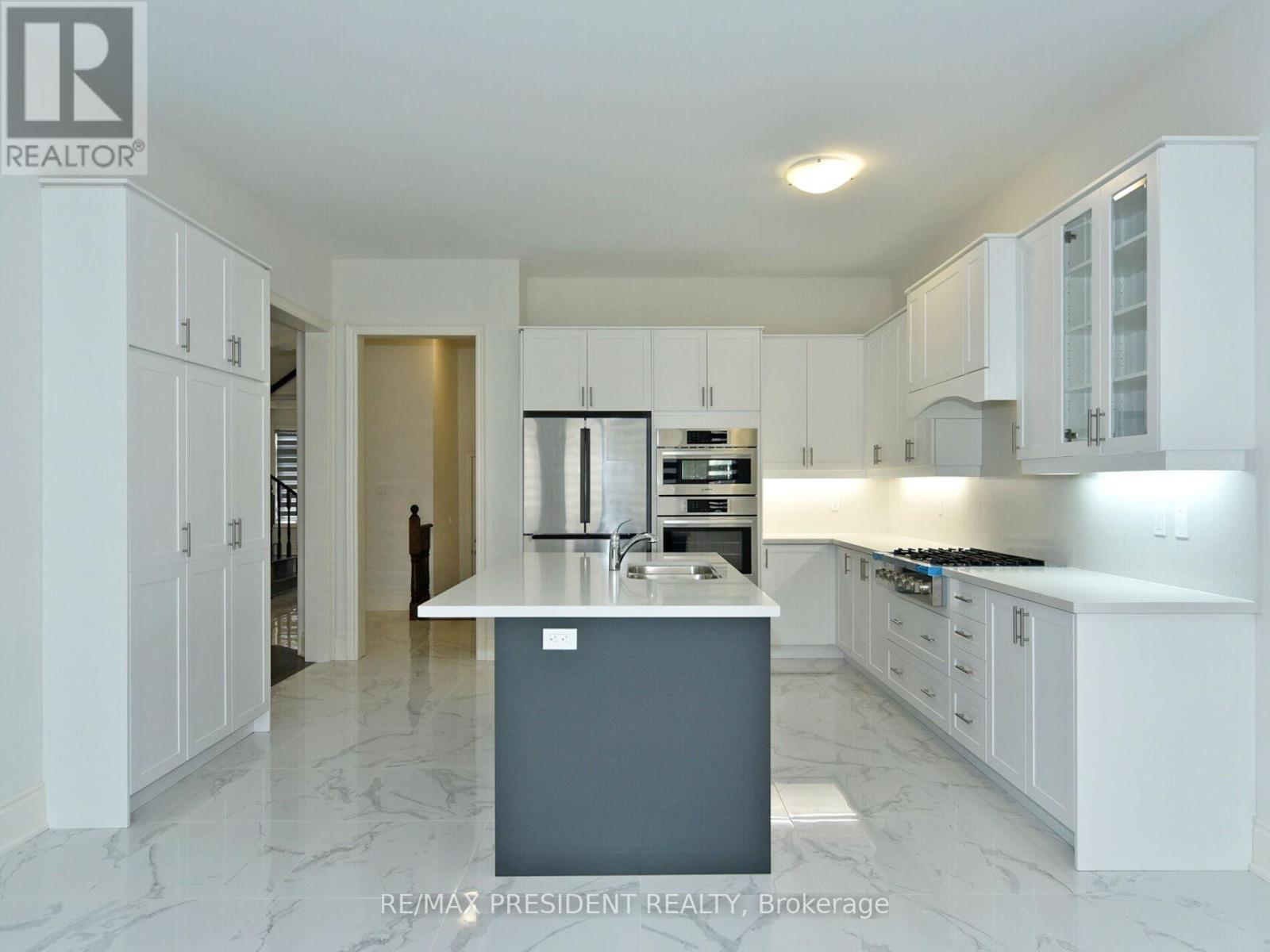 210 Mckean Drive, Whitchurch-Stouffville, Ontario  L4A 5C2 - Photo 14 - N12344269