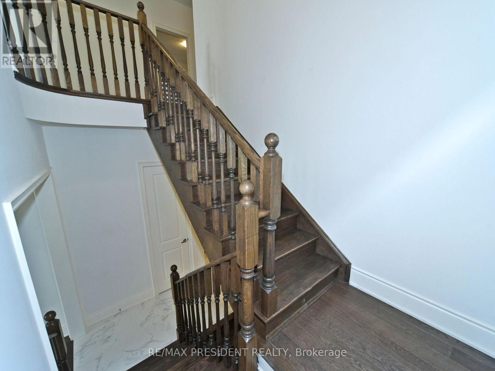 210 Mckean Drive, Whitchurch-Stouffville, Ontario  L4A 5C2 - Photo 18 - N12344269