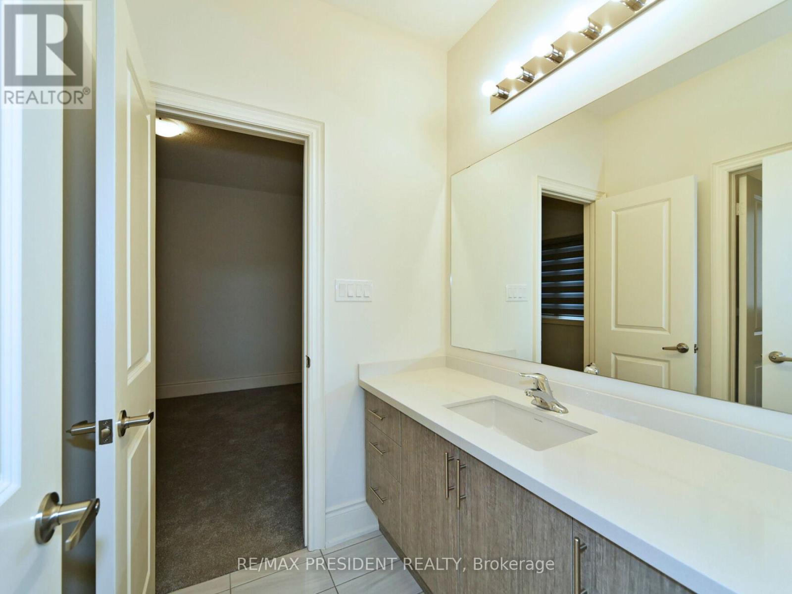 210 Mckean Drive, Whitchurch-Stouffville, Ontario  L4A 5C2 - Photo 32 - N12344269