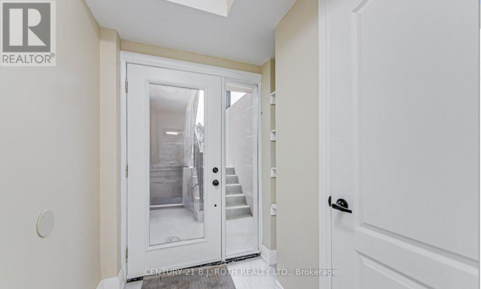1 - 98 Peel Street, Barrie, Ontario  L4M 3K7 - Photo 2 - S12344232