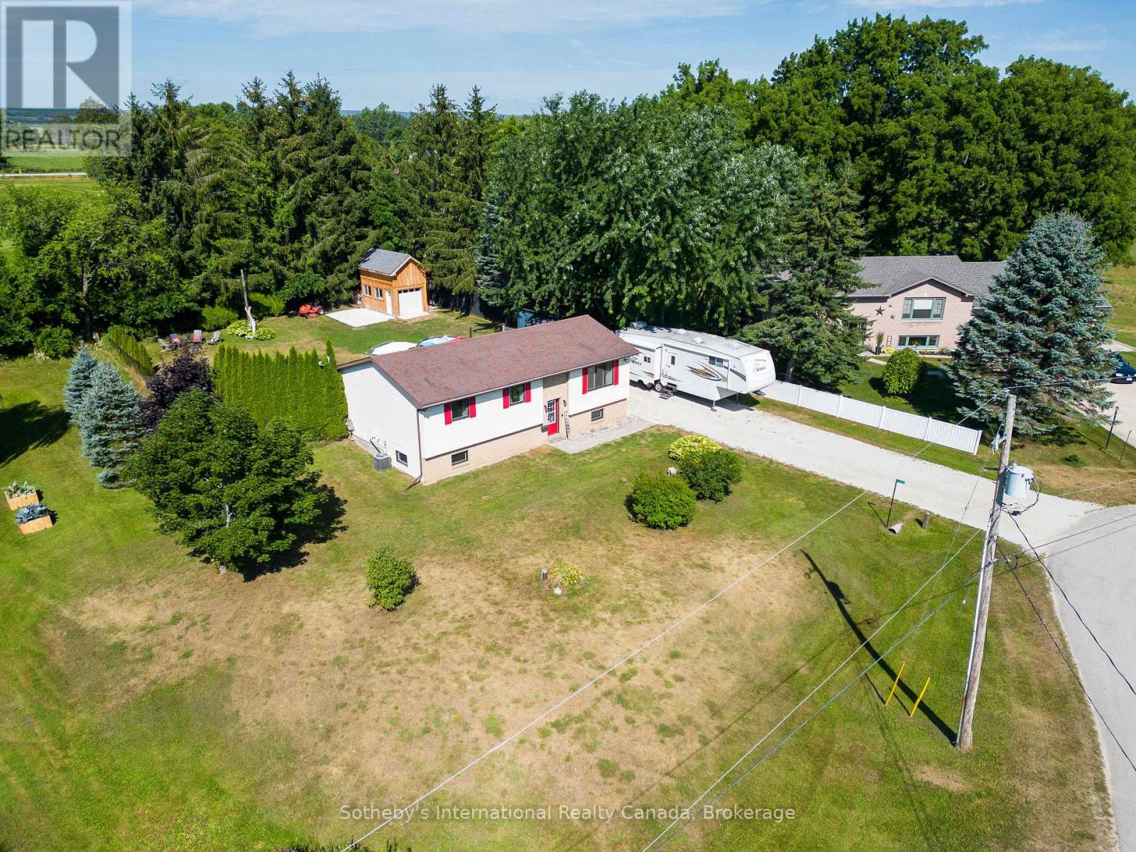 140 Greenfield Drive, Meaford, Ontario  N4L 1W6 - Photo 3 - X12344307