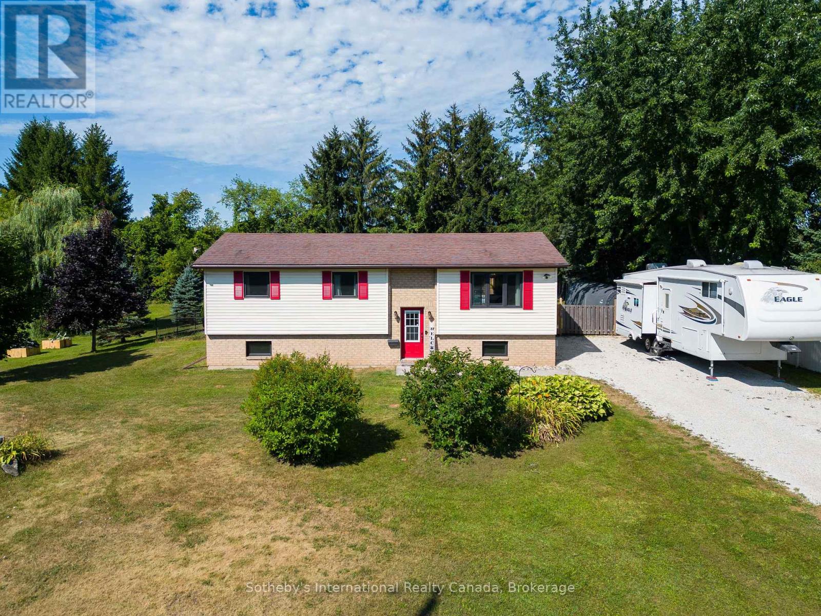 140 Greenfield Drive, Meaford, Ontario  N4L 1W6 - Photo 4 - X12344307