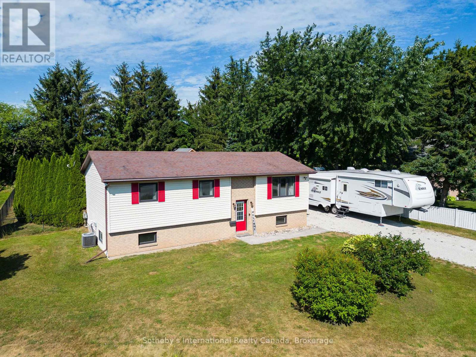 140 Greenfield Drive, Meaford, Ontario  N4L 1W6 - Photo 5 - X12344307
