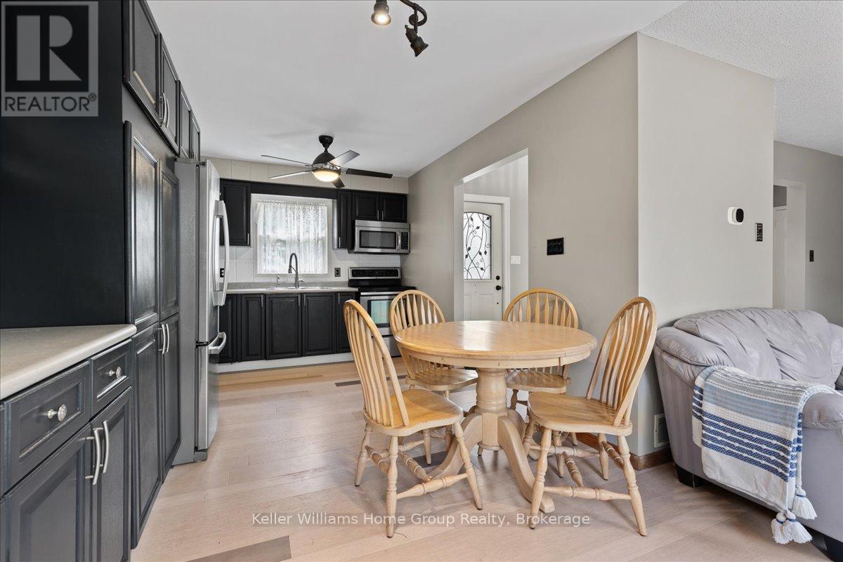 212 Inglis Street, North Dumfries, Ontario  N0B 1E0 - Photo 10 - X12344360