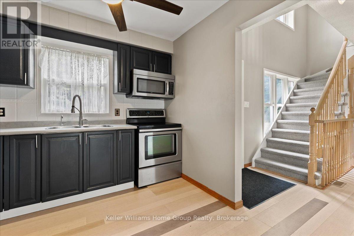212 Inglis Street, North Dumfries, Ontario  N0B 1E0 - Photo 11 - X12344360