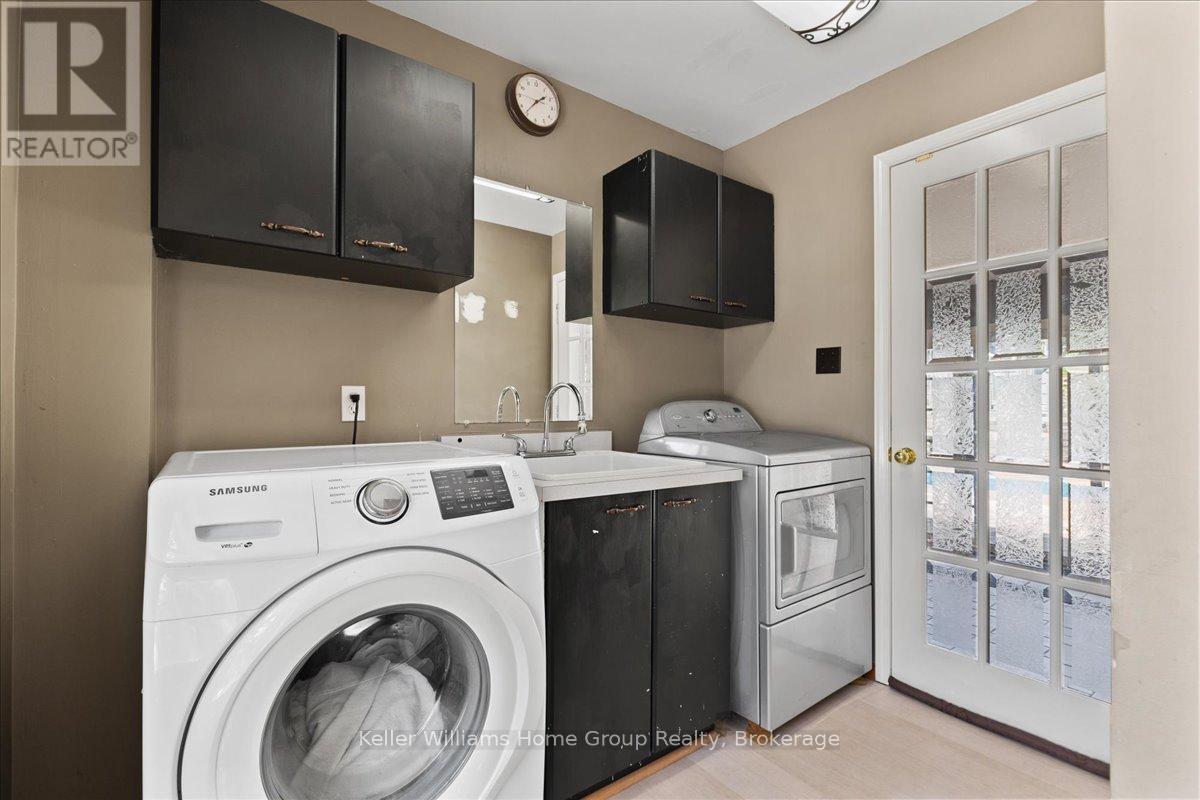 212 Inglis Street, North Dumfries, Ontario  N0B 1E0 - Photo 15 - X12344360