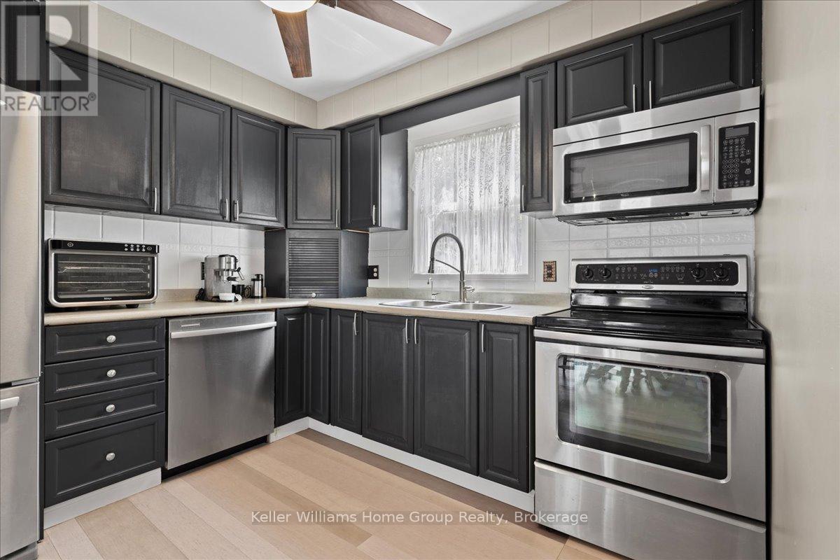 212 Inglis Street, North Dumfries, Ontario  N0B 1E0 - Photo 7 - X12344360