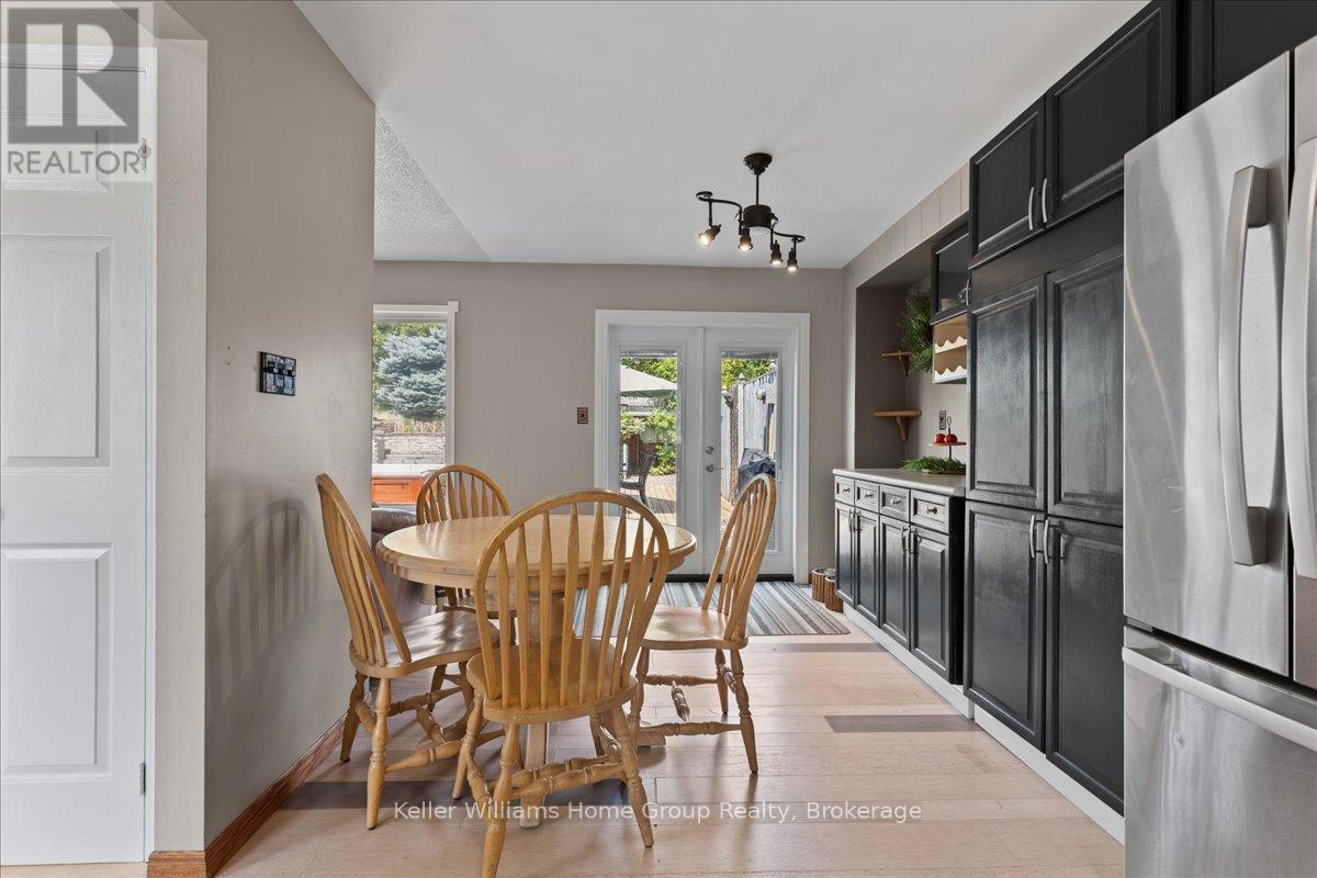 212 Inglis Street, North Dumfries, Ontario  N0B 1E0 - Photo 8 - X12344360