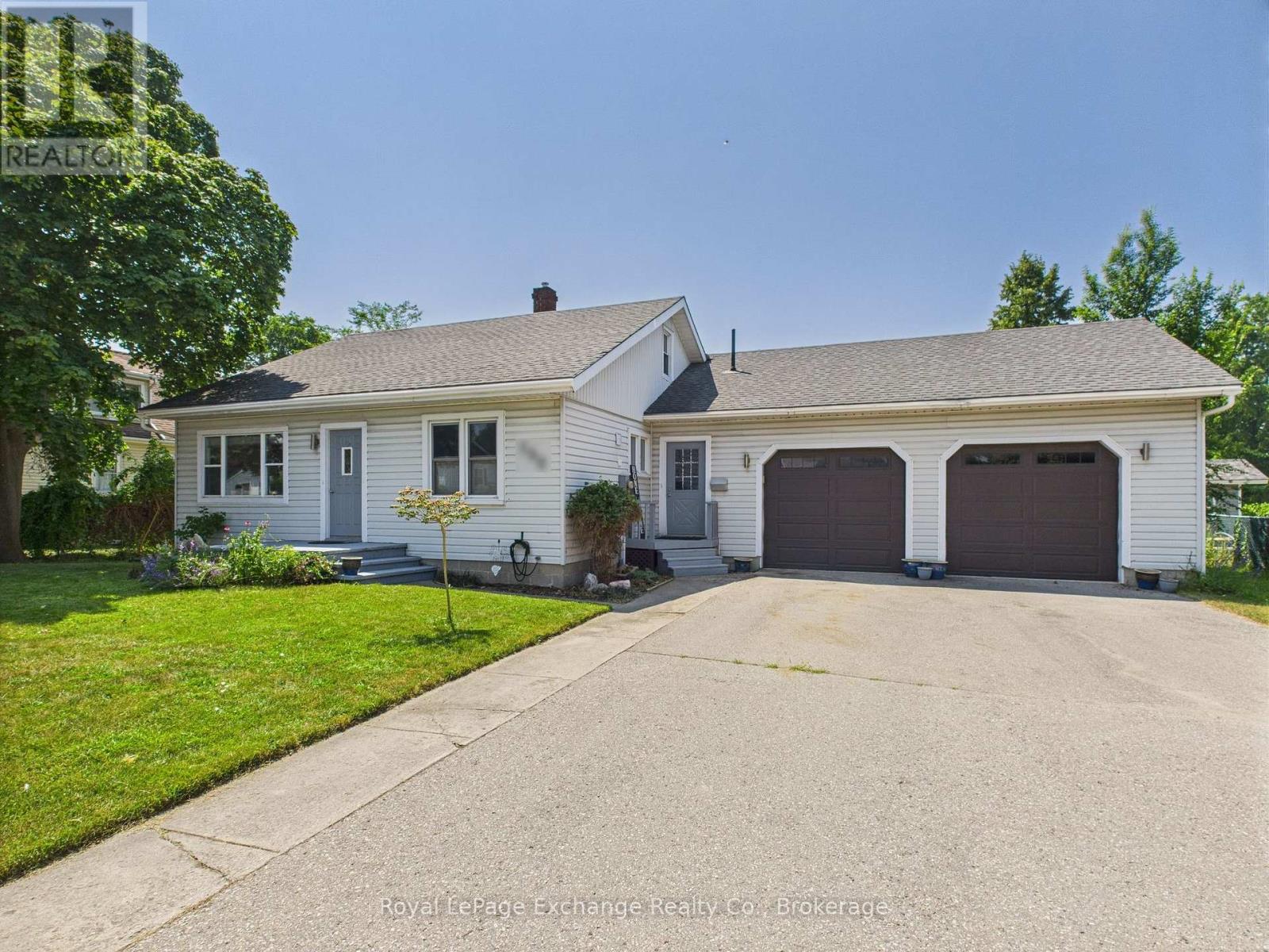 152 Bayfield Road, Goderich, Ontario  N7A 3G3 - Photo 2 - X12344435