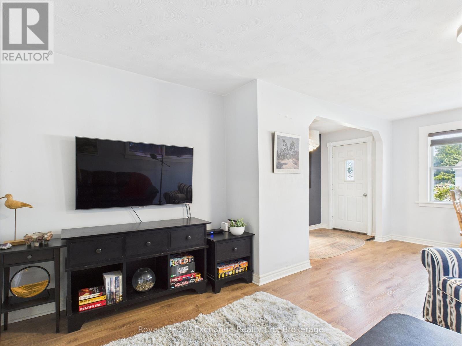 152 Bayfield Road, Goderich, Ontario  N7A 3G3 - Photo 7 - X12344435