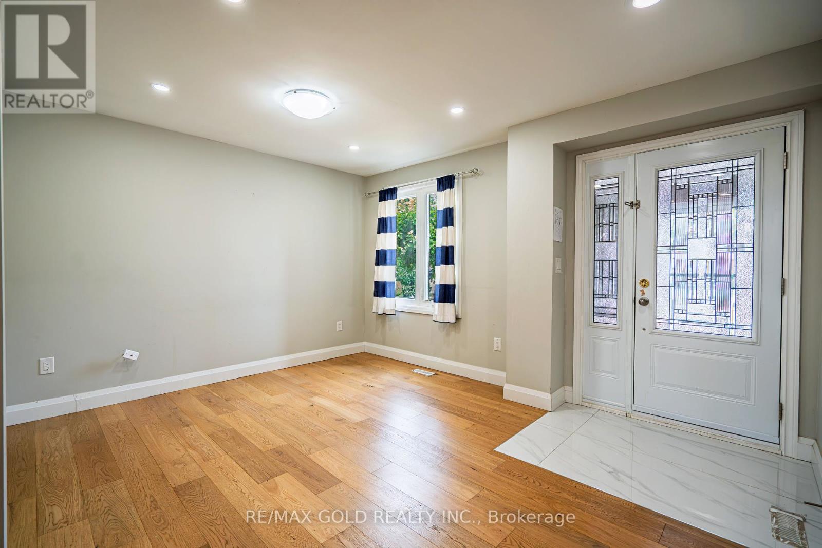 4032 Teakwood Drive, Mississauga (Creditview), Ontario  L5C 3T5 - Photo 10 - W12344195
