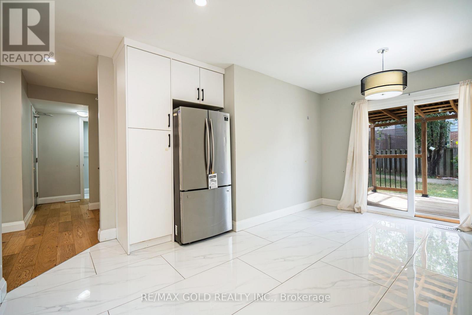 4032 Teakwood Drive, Mississauga (Creditview), Ontario  L5C 3T5 - Photo 12 - W12344195