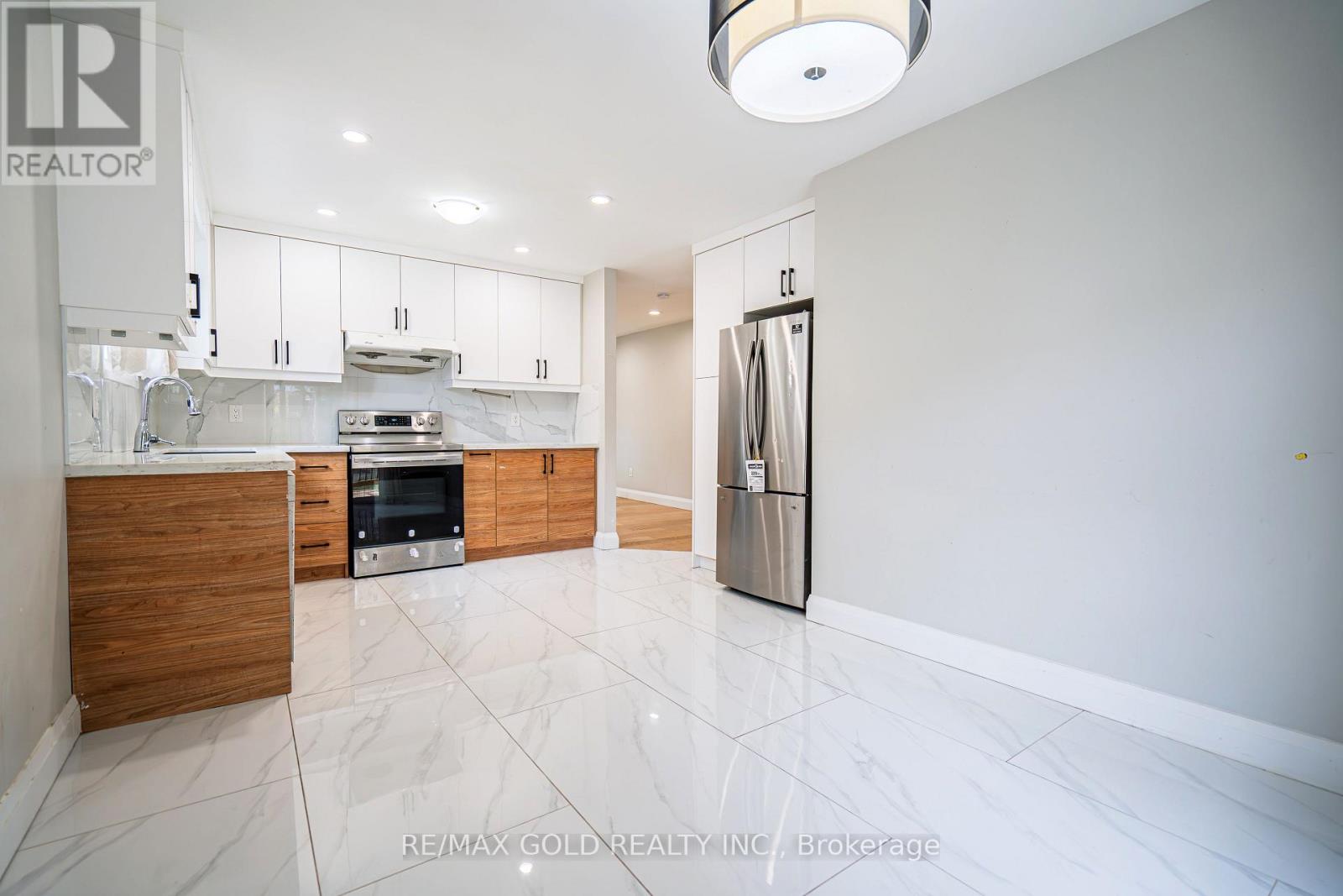 4032 Teakwood Drive, Mississauga (Creditview), Ontario  L5C 3T5 - Photo 14 - W12344195