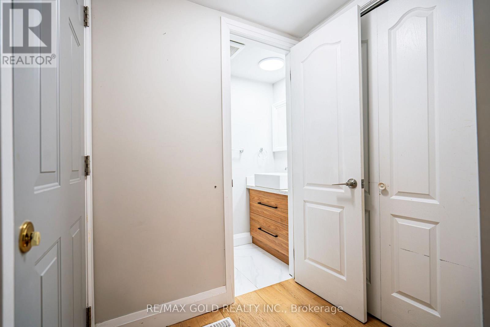 4032 Teakwood Drive, Mississauga (Creditview), Ontario  L5C 3T5 - Photo 16 - W12344195