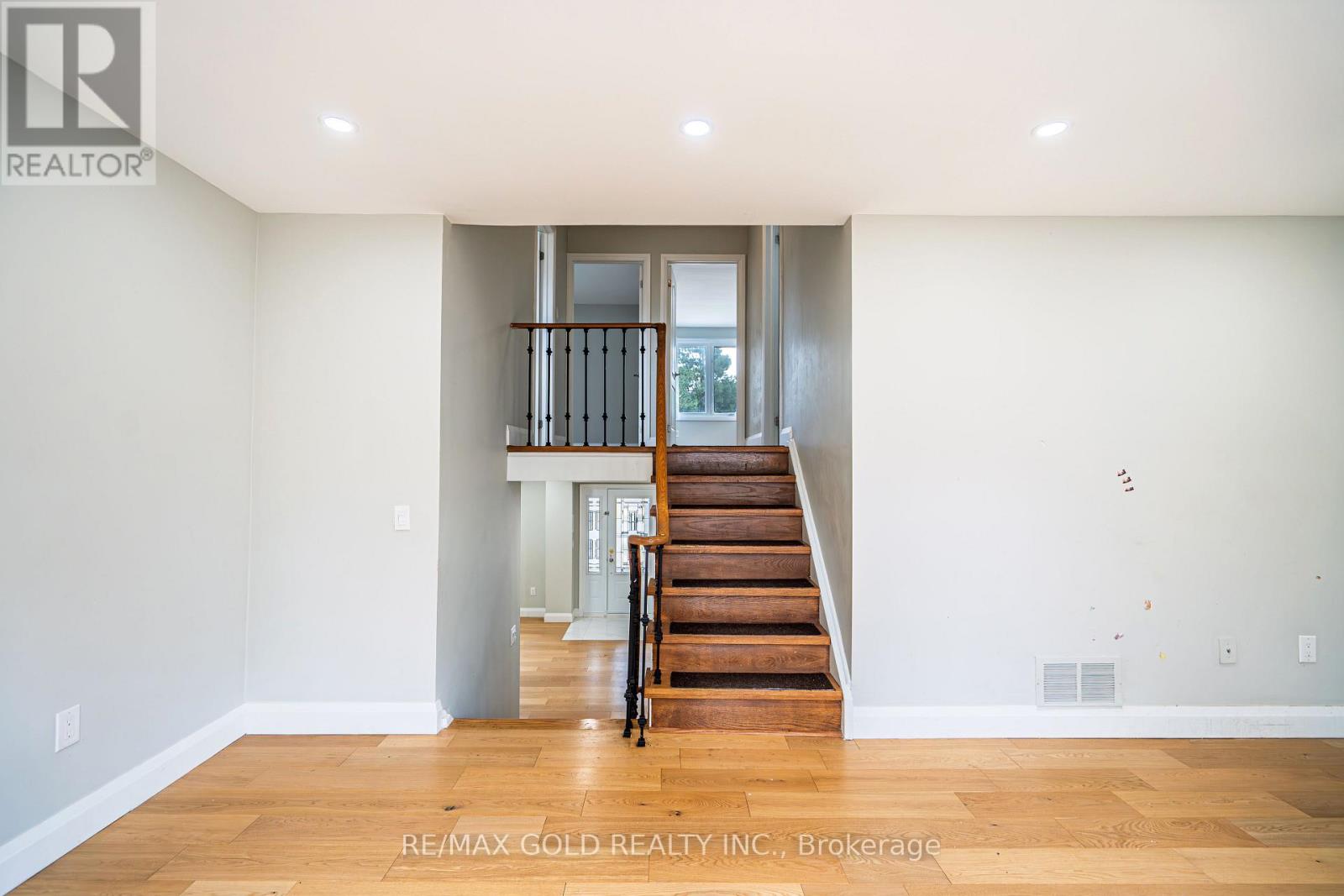 4032 Teakwood Drive, Mississauga (Creditview), Ontario  L5C 3T5 - Photo 21 - W12344195