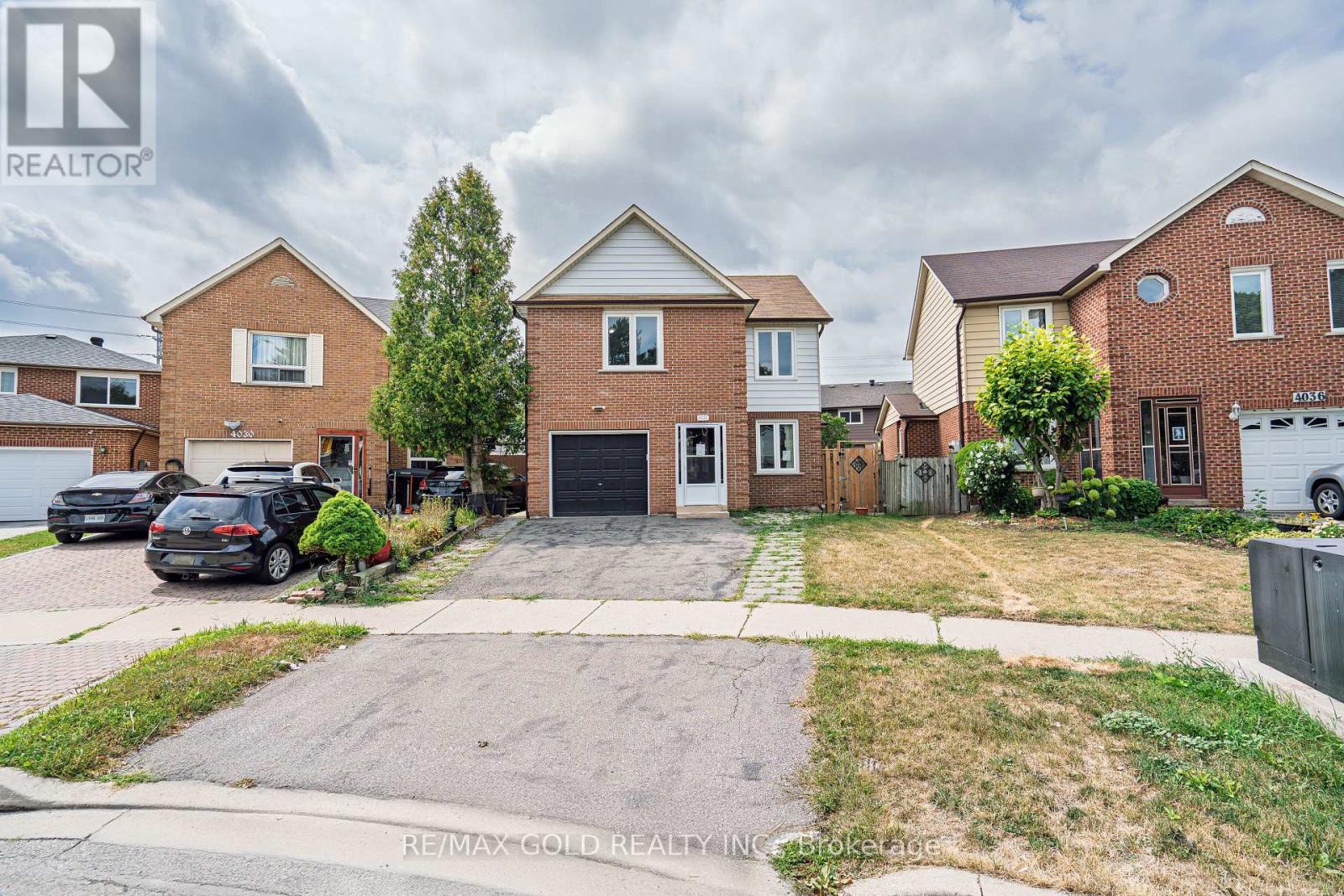 4032 Teakwood Drive, Mississauga (Creditview), Ontario  L5C 3T5 - Photo 3 - W12344195