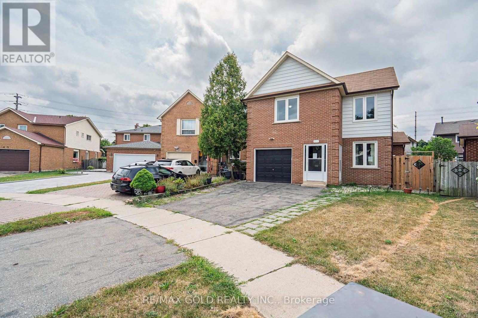 4032 Teakwood Drive, Mississauga (Creditview), Ontario  L5C 3T5 - Photo 6 - W12344195