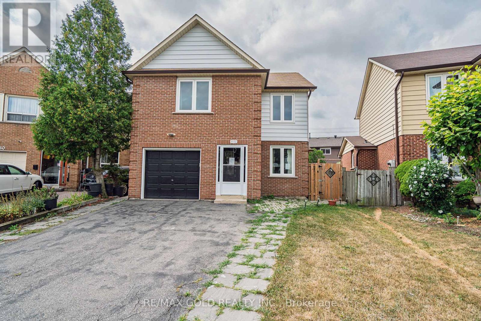 4032 Teakwood Drive, Mississauga (Creditview), Ontario  L5C 3T5 - Photo 7 - W12344195